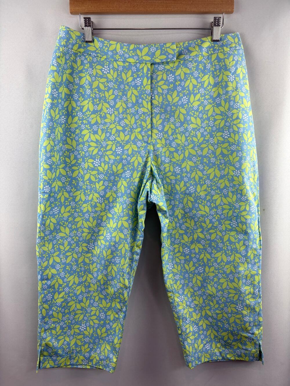 Women’s Liz Claiborne Size 12 Blue w/ Green Leaf Patterned Capris